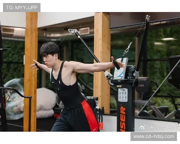 杨瀚森精彩底线突破晃开防守轻松上篮得分展现个人突破能力 杨瀚森精彩底线突破晃开防守轻松上篮得分展现个人突破能力